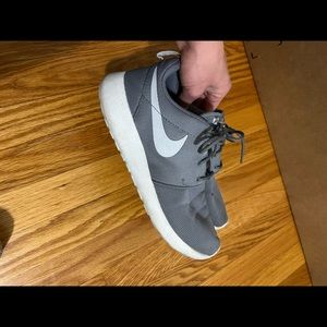 Gray Nike roshe run shoes womens 9